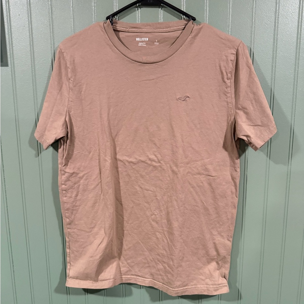 Hollister Men's Tan Short Sleeve Tee